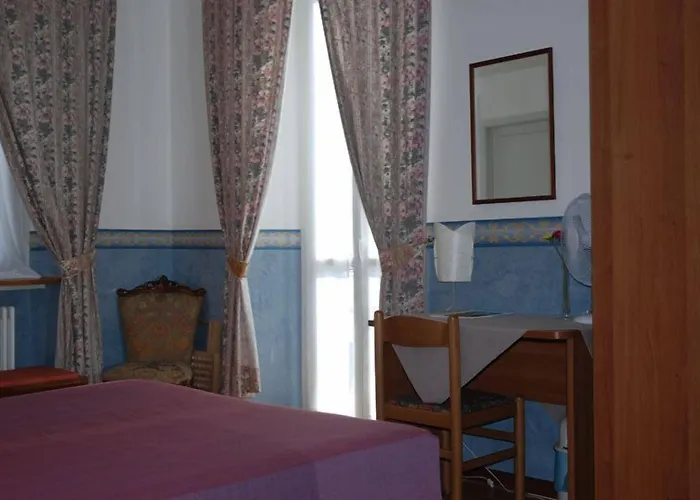 Отель Riviera 3*