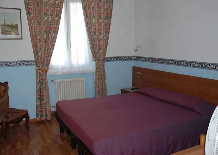 Отель Riviera 3*